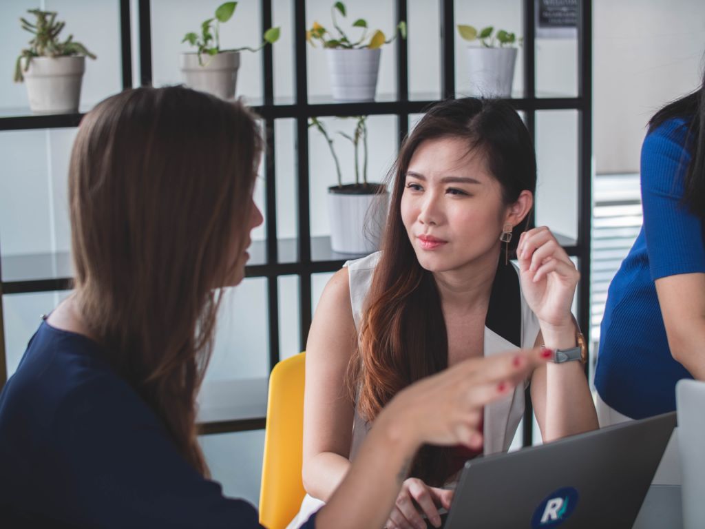 Un bon relationnel en entreprise fait appel aux outils de la communication interpersonnelle, mais aussi interculturelle. 